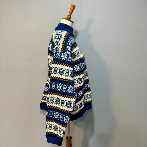 Vintage Hand Knit Norwegian Wool Sweater - Cozy Winter Knitwear, Size XL - Picture 7 of 8